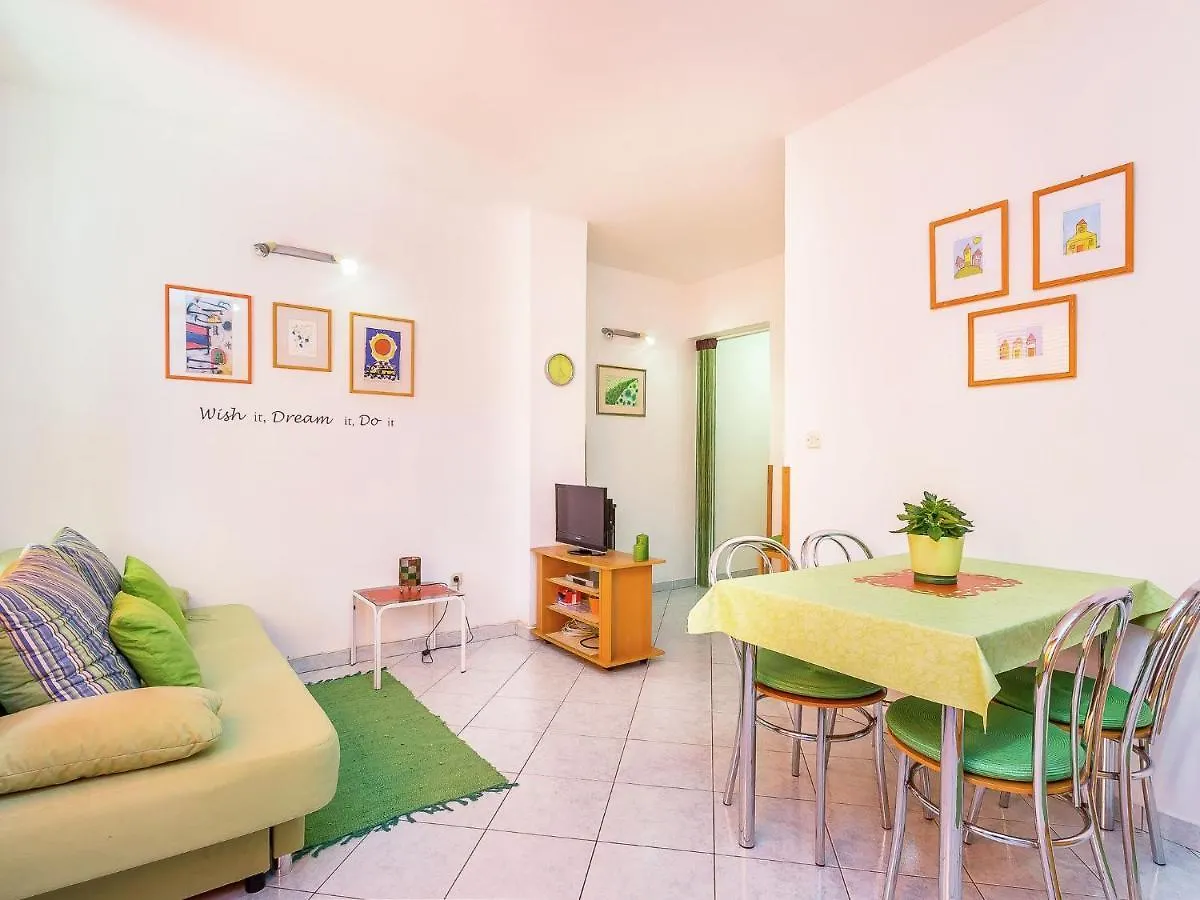 Inviting Apartment In Vinkuran Near Sea 0*,